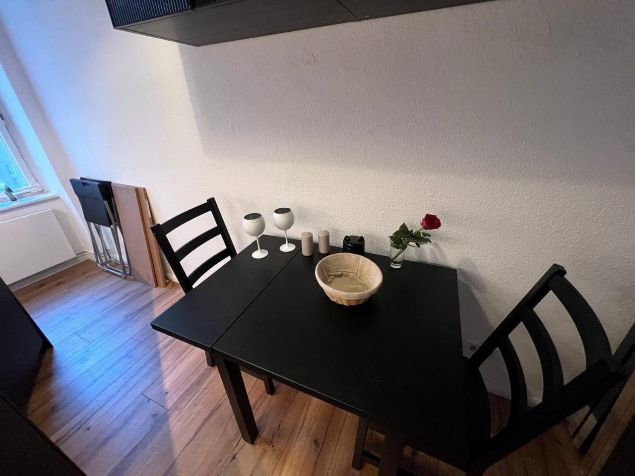 Stylish 2-Room Apartment With Balcony Next To East Side Gallery Berlin Eksteriør bilde