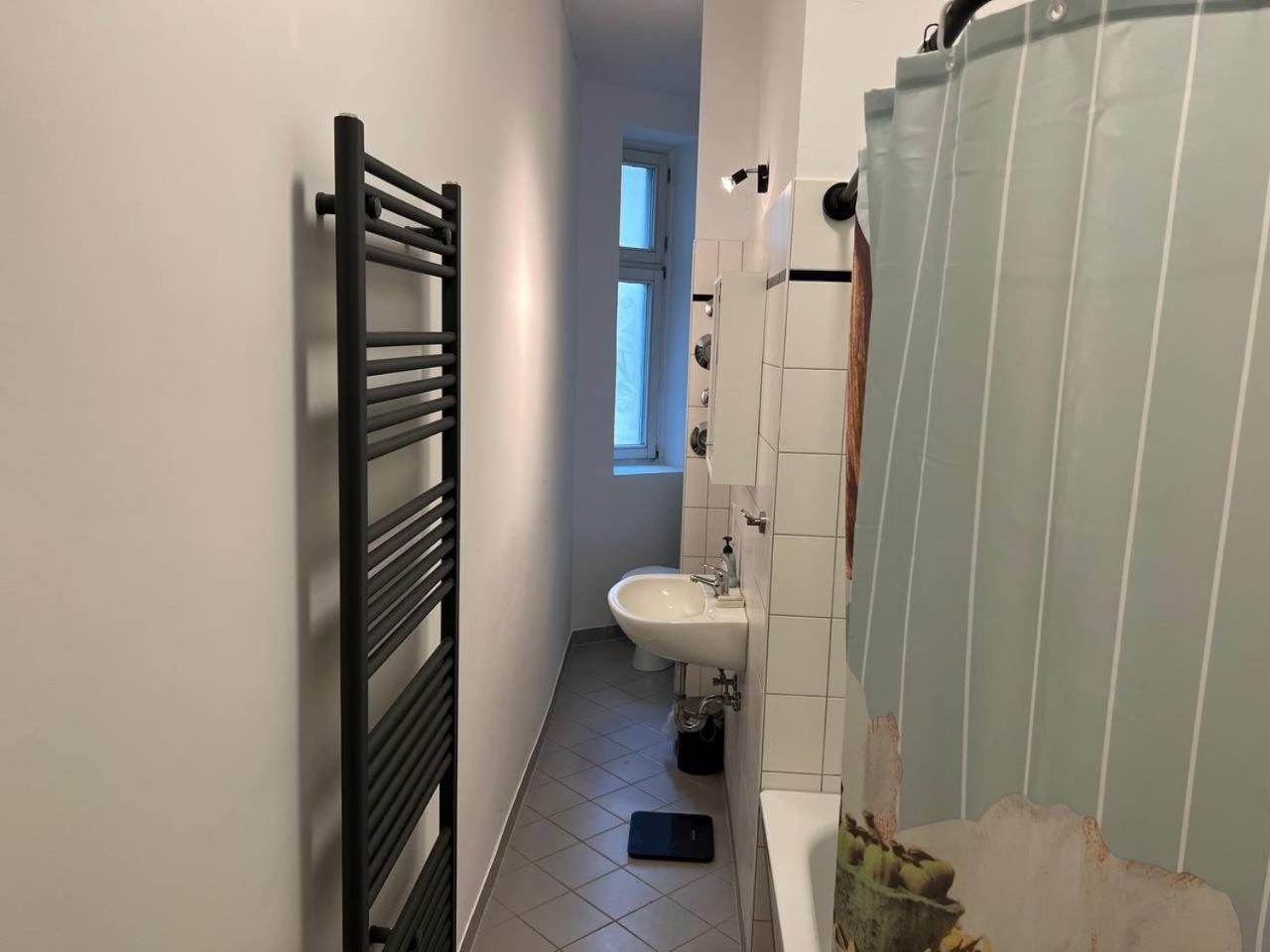 Stylish 2-Room Apartment With Balcony Next To East Side Gallery Berlin Eksteriør bilde