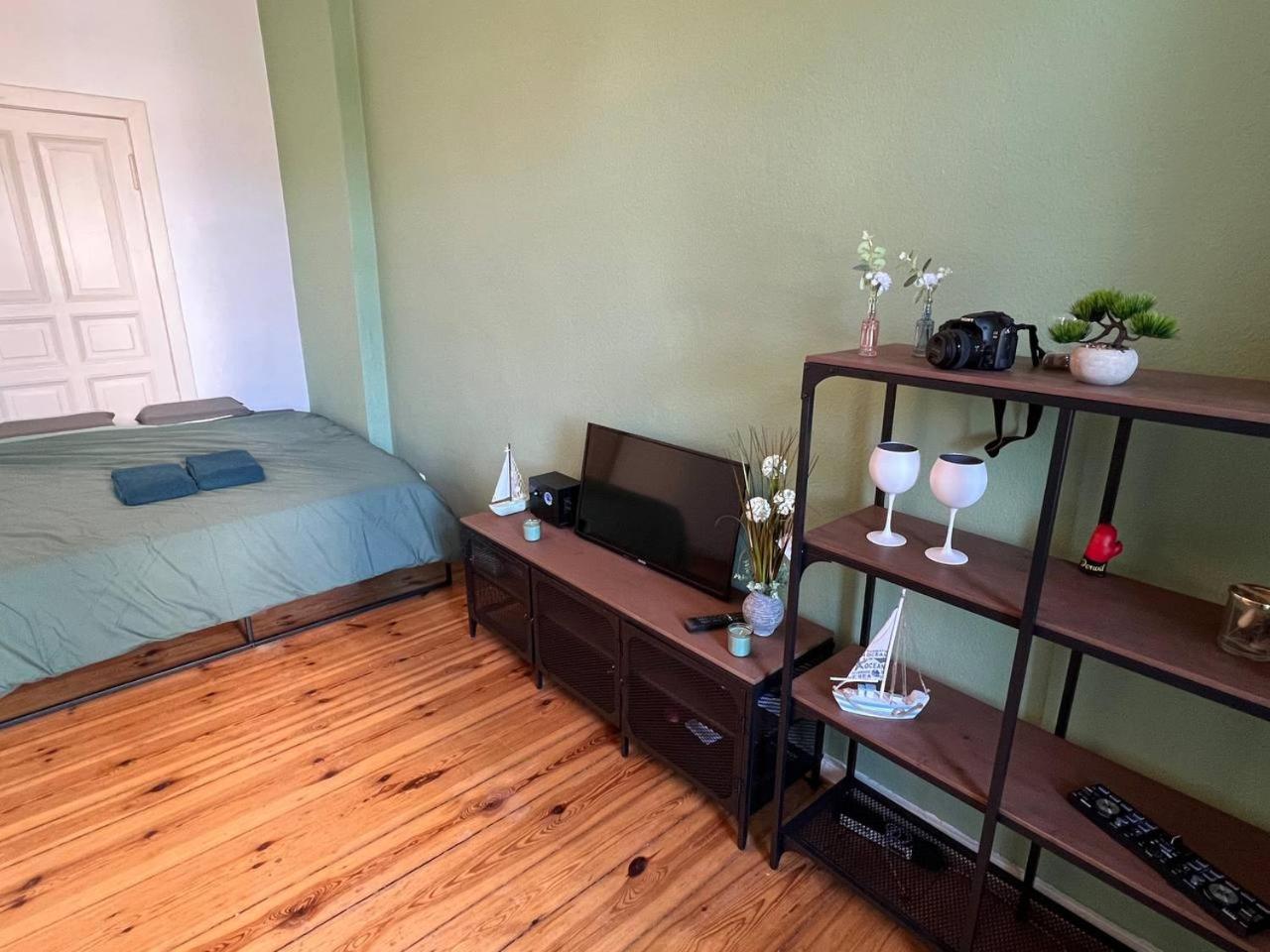 Stylish 2-Room Apartment With Balcony Next To East Side Gallery Berlin Eksteriør bilde