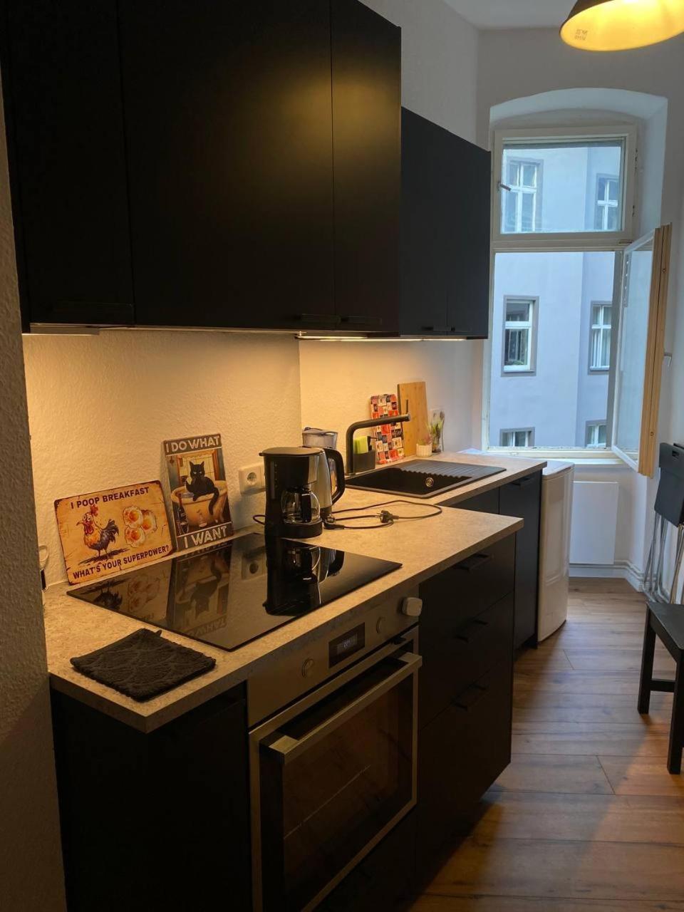 Stylish 2-Room Apartment With Balcony Next To East Side Gallery Berlin Eksteriør bilde